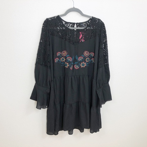 Suzanne Betro Tops - Suzanne Betro Plus Size 2X Black w/Floral Tunic